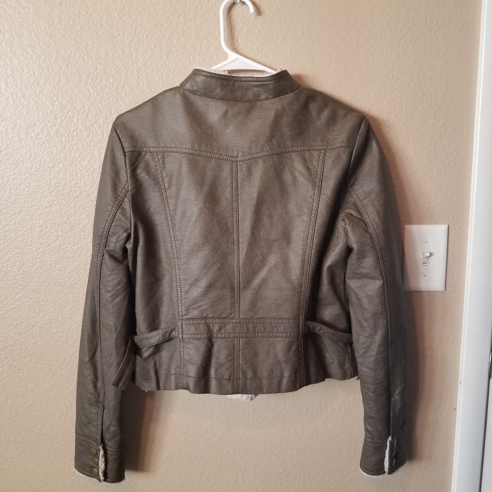 SOLD! Women's Forever XXI army green jacket - Picture 3 of 4